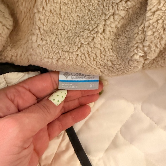 Columbia Cream Sherpa Pullover with Quilted Chest - Picture 2 of 3